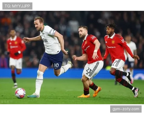 凯恩与本泽马：全能前锋的战术适配性与技术维度对比